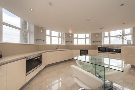 3 bedroom penthouse to rent - Photo 5