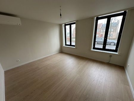 Gerenoveerd gelijkvloers appartement met tuin in het centrum van Kaprijke - Photo 2