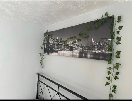 1 bedroom in a house share to rent - Photo 2