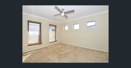 Large family home in Seabreeze Estate - Photo 4