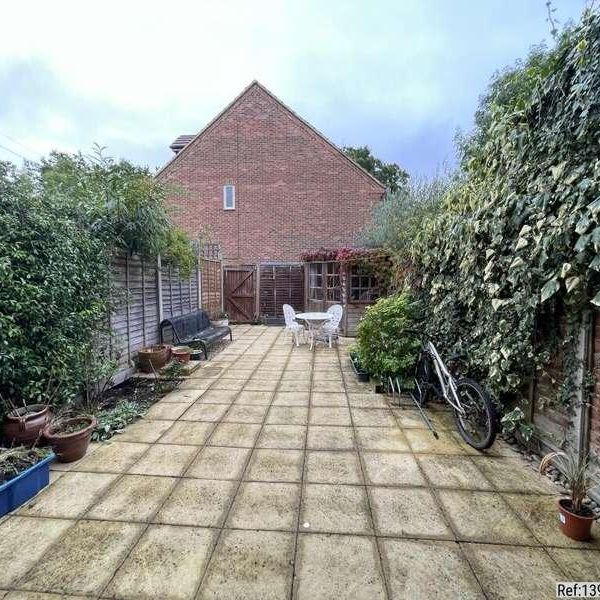 Burford Road, Worcester Park, Surrey, KT4 - Photo 1