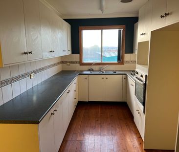 Large Family Home - Photo 6