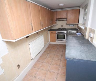 2 bedroom end of terrace house to rent - Photo 4