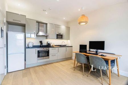 Sundial Court, Barnsbury Lane, KT5 - Photo 3