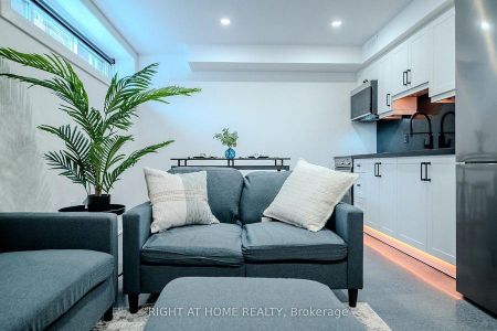 16 Habibi Lane apartment — Toronto, ON (3-Bedroom) - 3 Bedroom - Photo 3