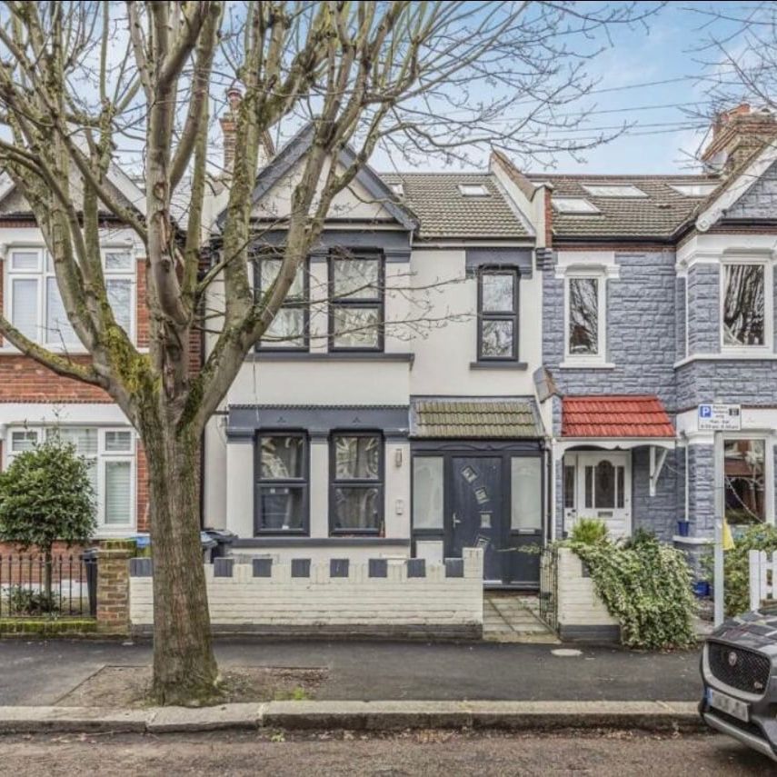 Room in a Shared House, Boscombe Road, SW19 - Photo 1
