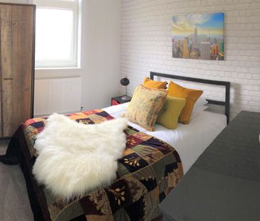 Chichester Road Room 6 - Photo 3