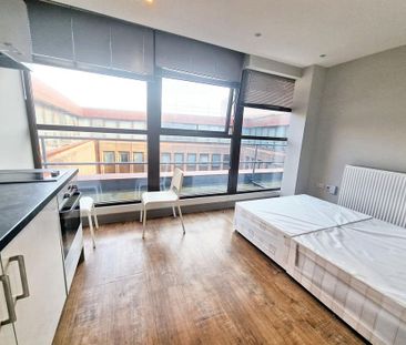 Studio to rent - Photo 2