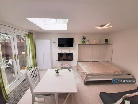 Studio to rent - Photo 2