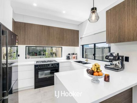 Stunning Family Home - Great Location! - Photo 2