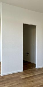 Modern, hell und bereit für Sie! Sanierte 1-Raum Wohnung - barrierefrei! - Photo 4