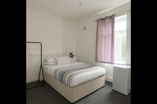 Room in a Shared House, Quadrant Road, CR7 - Photo 1