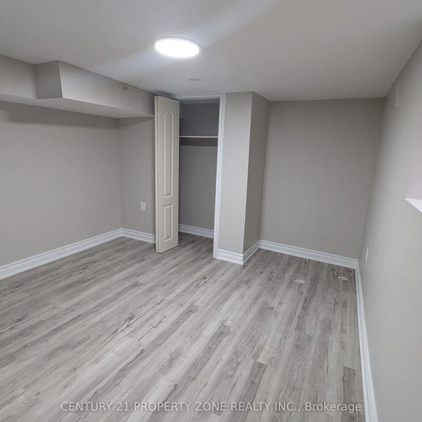 93 Nelson Street W #LOWER - Photo 1