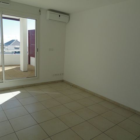 Location Appartement 1 pièce 21m² BOIS DE NEFLES ST DENIS 97490 - Photo 1