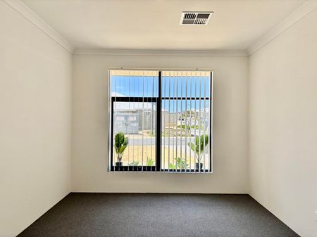 Attractive 4x2 home in whisper quiet location! - Photo 3