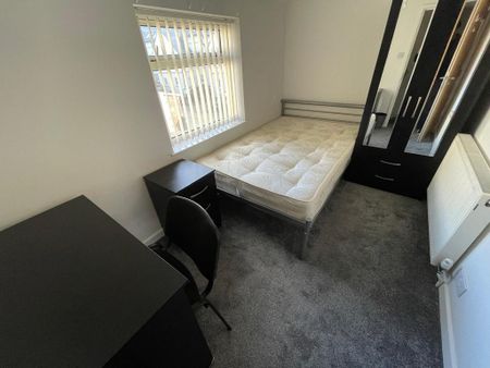 4 bedroom terraced house to rent - Photo 5