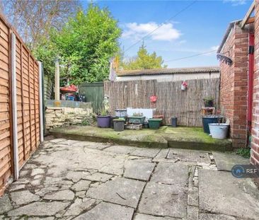 2 bedroom semi-detached house to rent - Photo 5