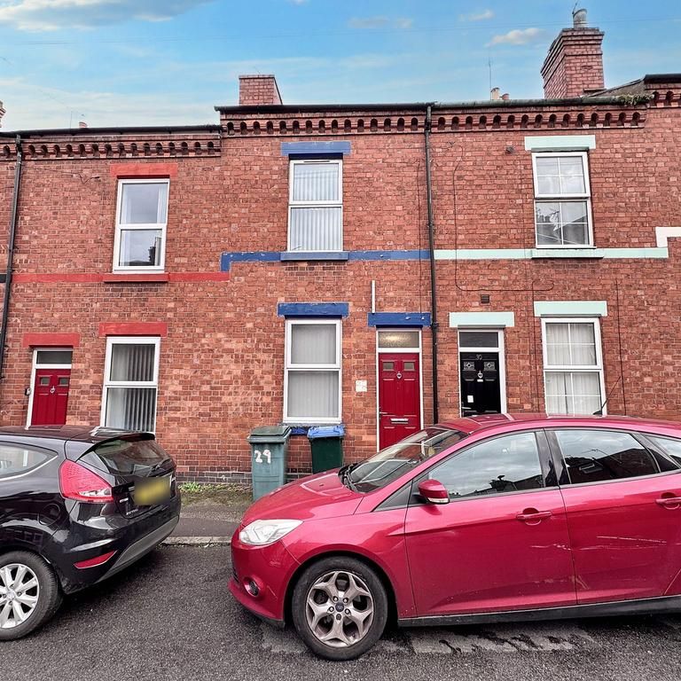 1 bedroom in a house share to rent - Photo 1