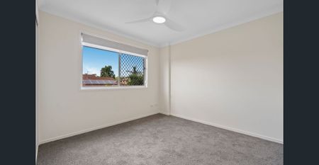 Spacious Townhouse in a Secure Complex - Photo 4