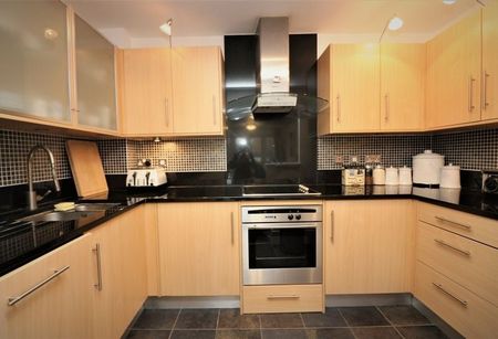 2 Bed Flat, St. Davids Square, E14 - Photo 2