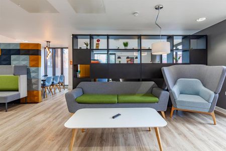 1 bedroom in a flat share to rent - Photo 3