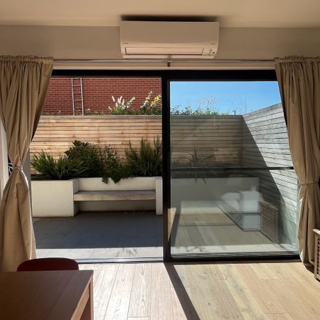 South Melbourne - Photo 2