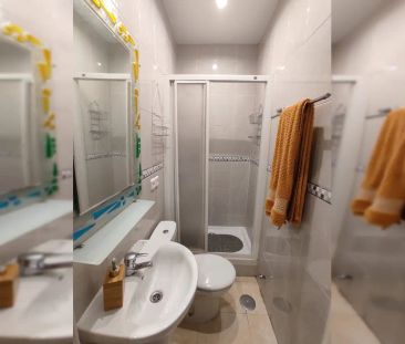 Room in a shared 1-bedroom apartment for rent in Embajadores - Photo 5