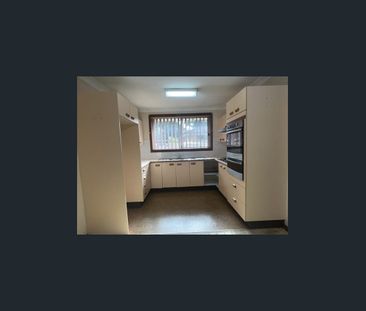 2 Bed Villa with Brand New Carpet! - Photo 4