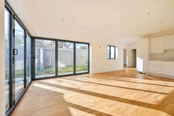 Innes Close, Merton, SW20 - Photo 1