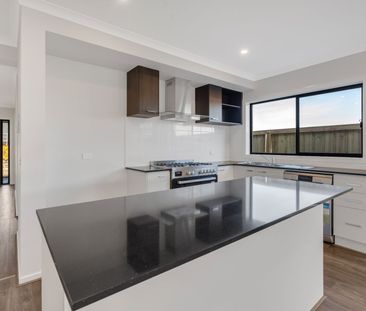 Modern Family Home - Photo 5