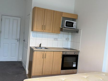 Studio to rent - Photo 3
