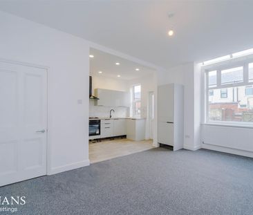 Clarendon Road, Swinton, Manchester - Photo 2