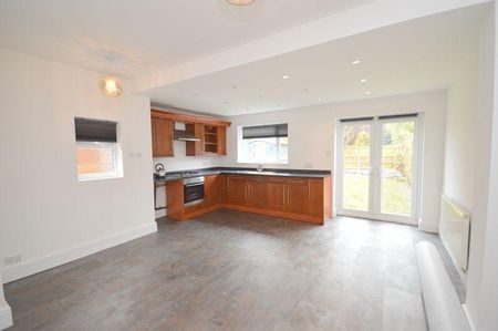 3 bedroom semi-detached house to rent - Photo 4