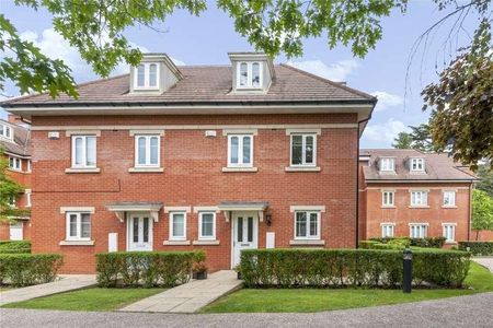 Woking, Surrey, GU22 - Photo 5