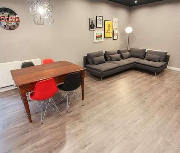 Pownall Square, L3 - Photo 1