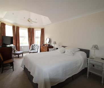 4 bedroom apartment to rent - Photo 4