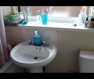 3 Bed Terraced House, Claude Street, NG7 - Photo 2