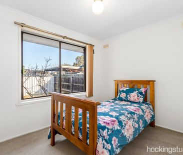 15 Blackwood Drive, Melton South, Vic 3338 - Photo 2