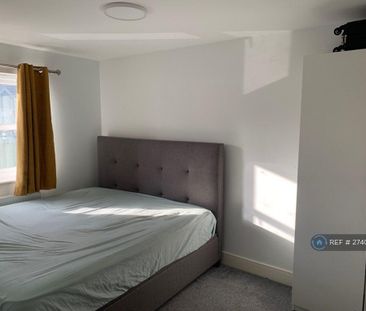 3 bedroom end of terrace house to rent - Photo 3