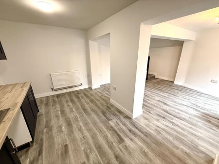 2 bedroom maisonette to rent - Photo 2
