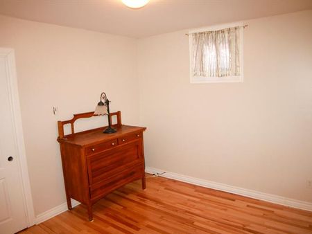 8120 Av. Wiseman - Photo 5