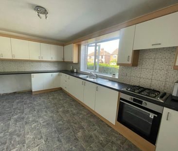 Semi-detached house to rent on - Photo 2