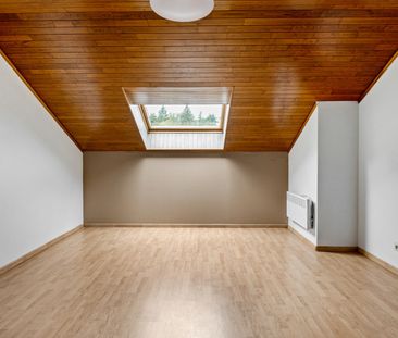 Landhuis met 3 gelijkvloerse slpkrs. en tuin op ca. 821 m² - Foto 1