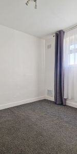 2 Bed Flat, Waddington St, E15 - Photo 4
