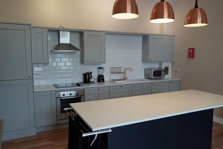 City Apartments, City Centre - Photo 4