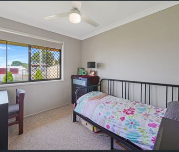 Family Home &plus; Opposite to Brownsplains State School&excl; - Photo 3