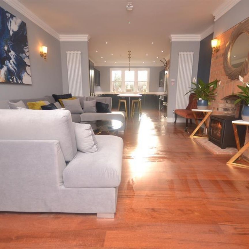 1 bedroom Flat To Let - Photo 1