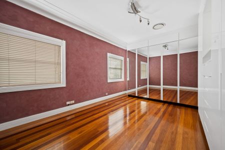 Stunning 3 Bedroom Family Home - Photo 4