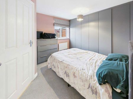 3 bedroom semi-detached house to rent - Photo 2