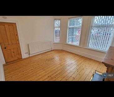 4 bedroom semi-detached house to rent - Photo 2